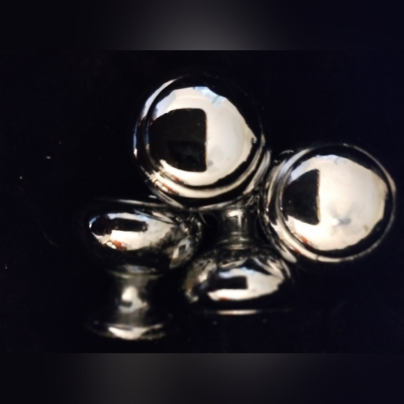 Silver drawer pulls - Picture 2 of 9